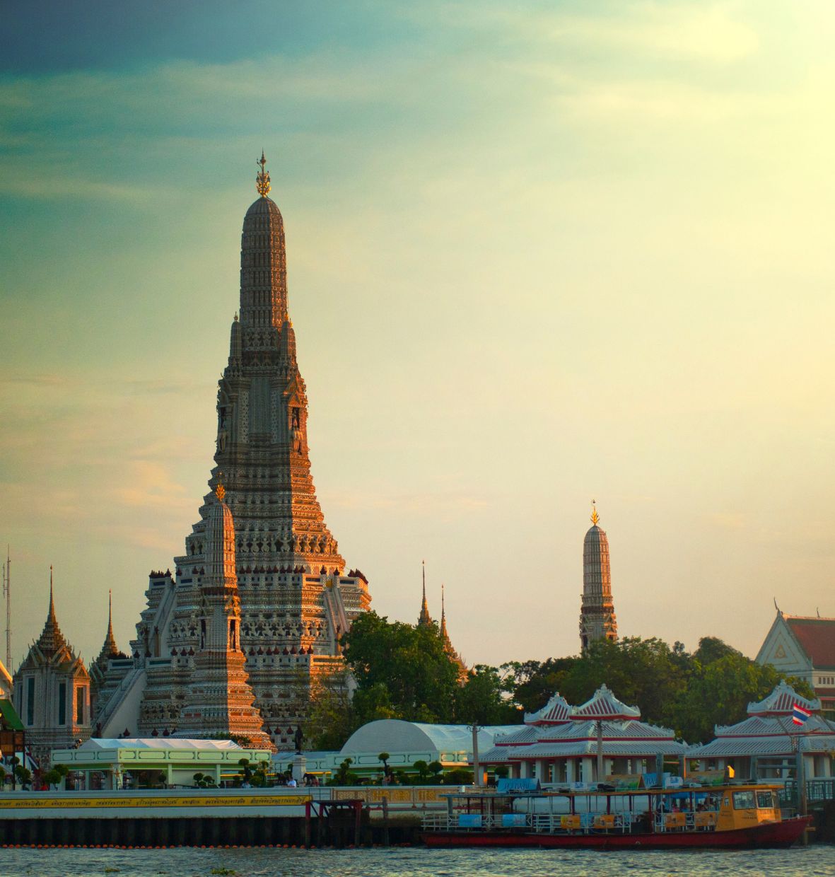 ALASAN BANYAK WISATAWAN YANG BERWISATA KE THAILAND