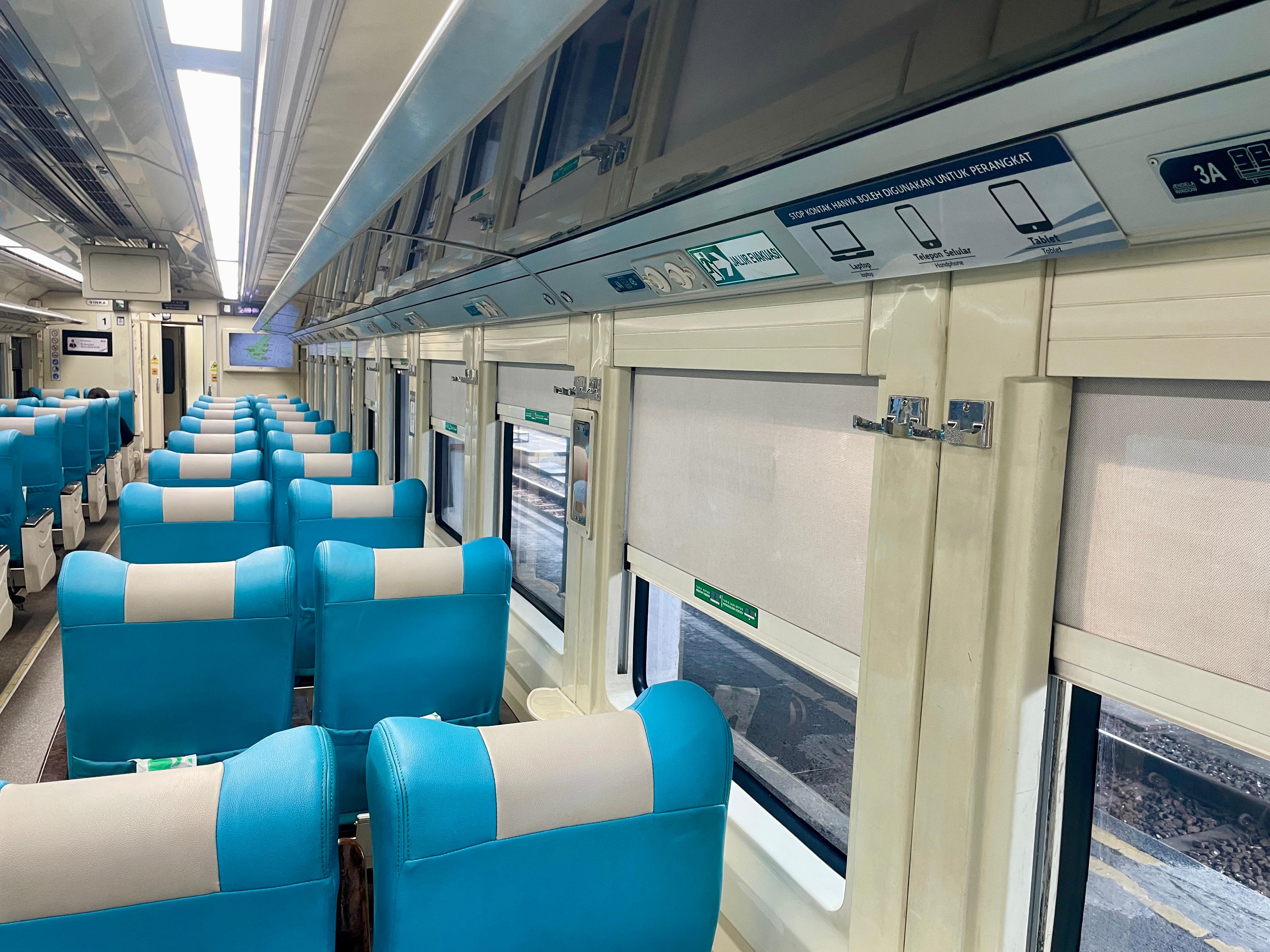 Travelling Menggunakan Kereta Api