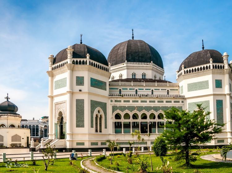 TEMPAT YANG WAJIB DI KUNJUNGIN DI MEDAN