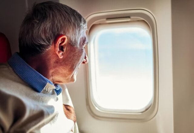 TIPS MEMBAWA LANSIA SAAT NAIK PESAWAT