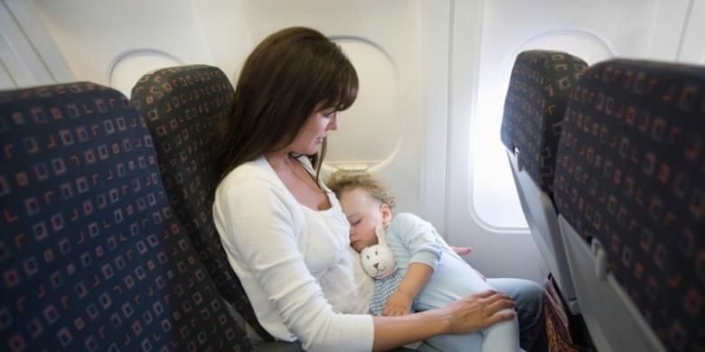 TIPS MEMBAWA ANAK SAAT NAIK PESAWAT