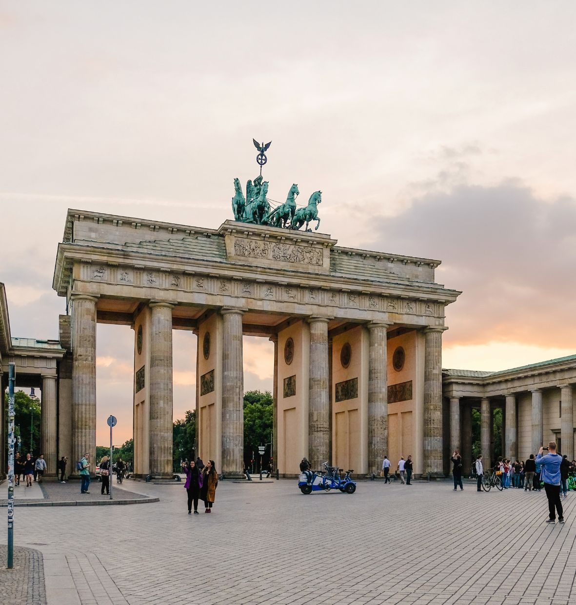 MENGAPA TRAVELLING KELUAR NEGERI BEGITU MEMIKAT