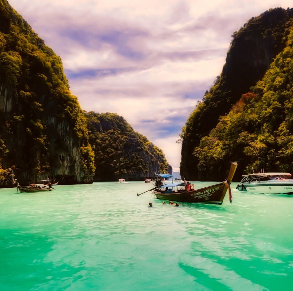 PAKET WISATA JELAJAH ASEAN 5 NEGARA