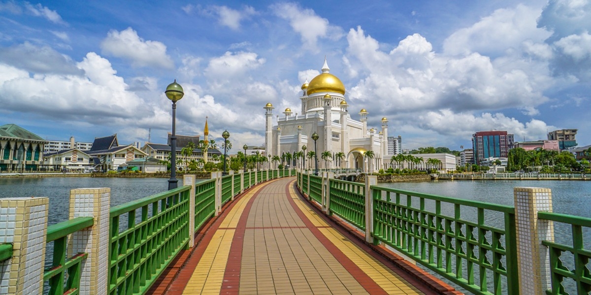 PAKET WISATA TOUR 4 NEGARA